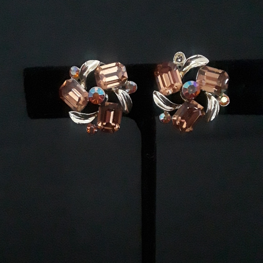 Lisner Vintage GoldtoneBrown Stone Earrings 8$